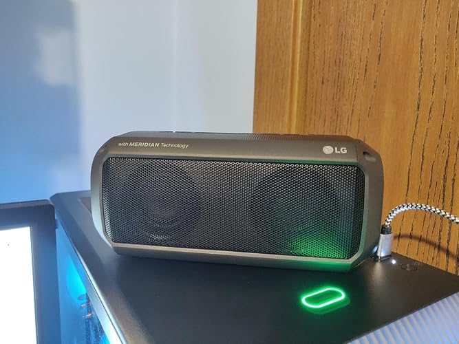 ノーマッドスピーカー / BLUETOOTH PK3 LG LG PK3 9 Watt Wireless Bluetooth Portable Speaker (Black) : Amazon